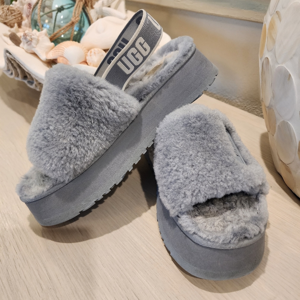 UGG DISCO PLATFORM SLIPPERS - SIZE 8
